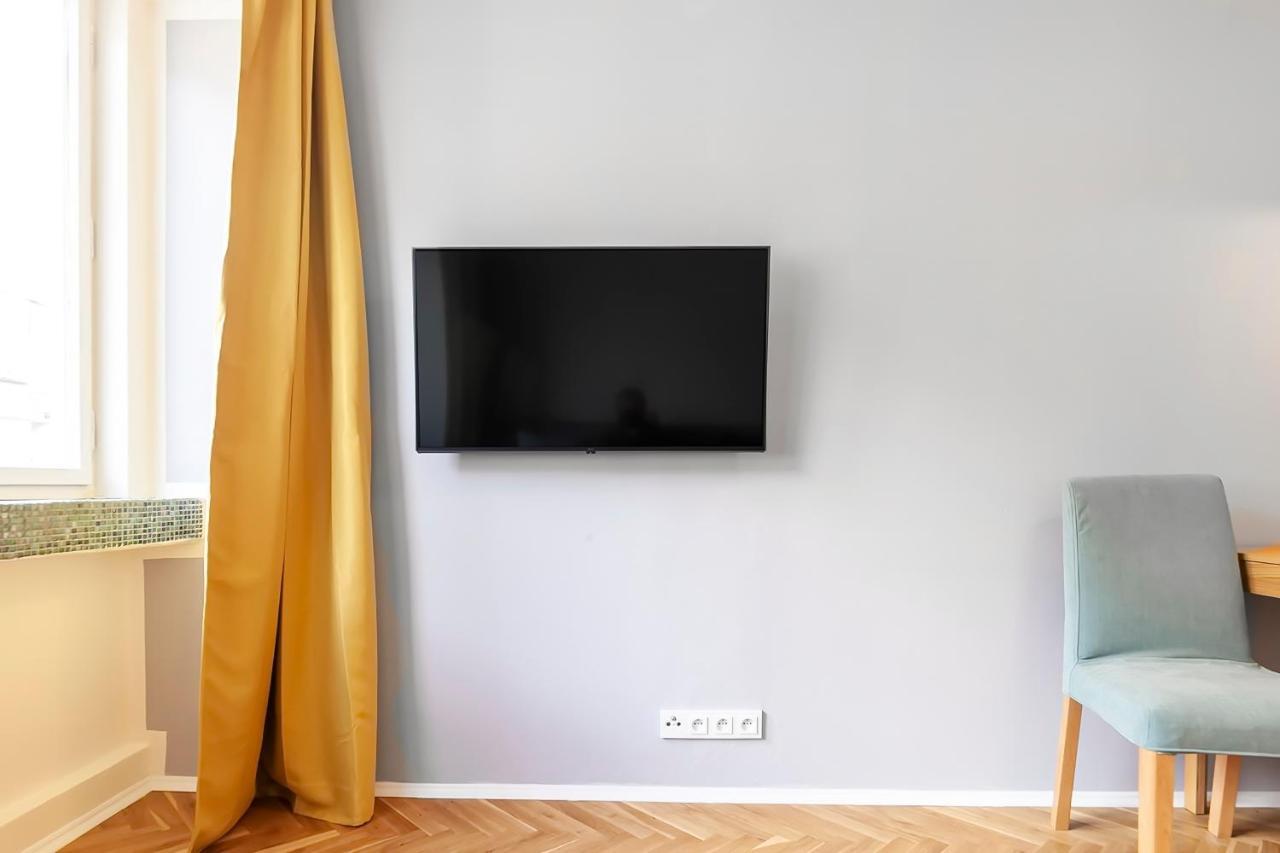 Popular Location / Street View / 4 Ppl / Netflix Apartment Прага Екстериор снимка