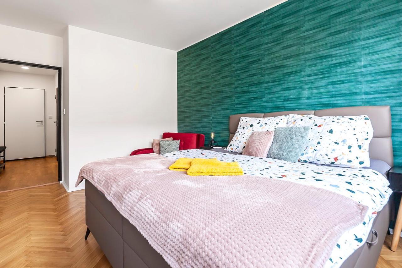 Popular Location / Street View / 4 Ppl / Netflix Apartment Прага Екстериор снимка